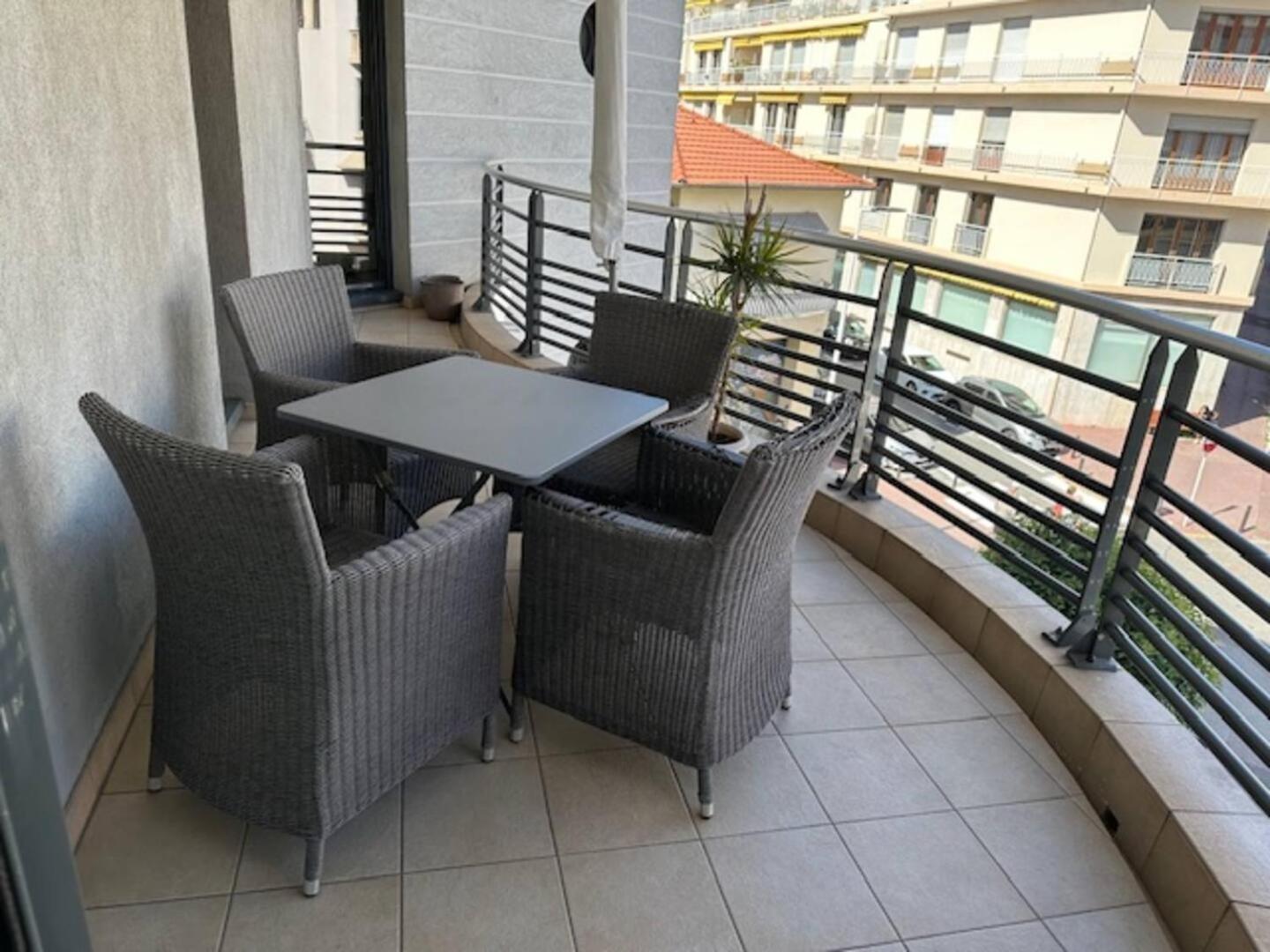 Appartement 1 Bedroom Next To The And Port Vauban *