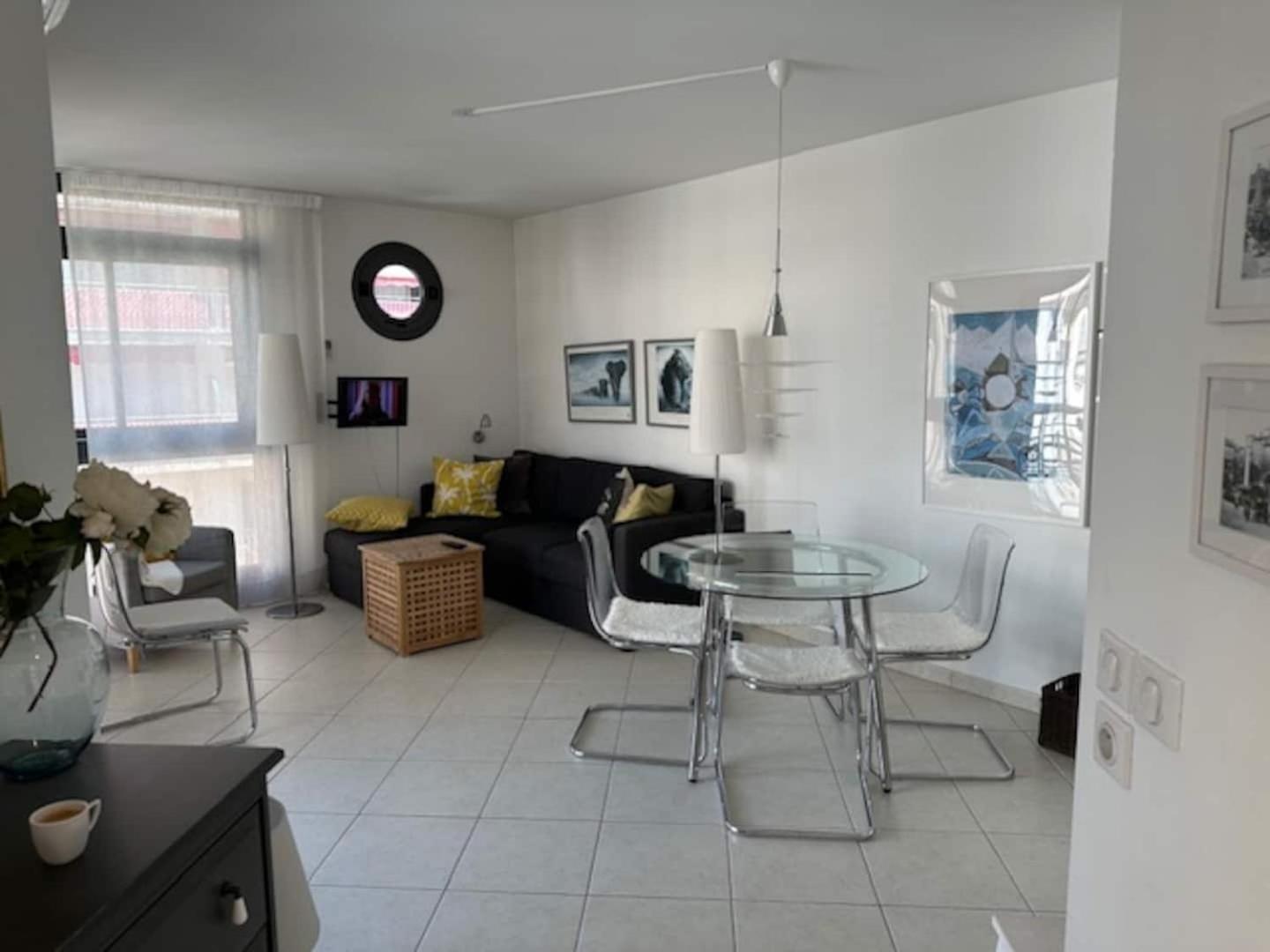 1 Bedroom Next To The And Port Vauban Appartement